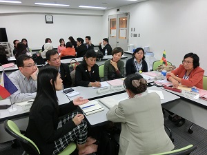 Group discussion: Support for adult women and initiatives for girls (right)